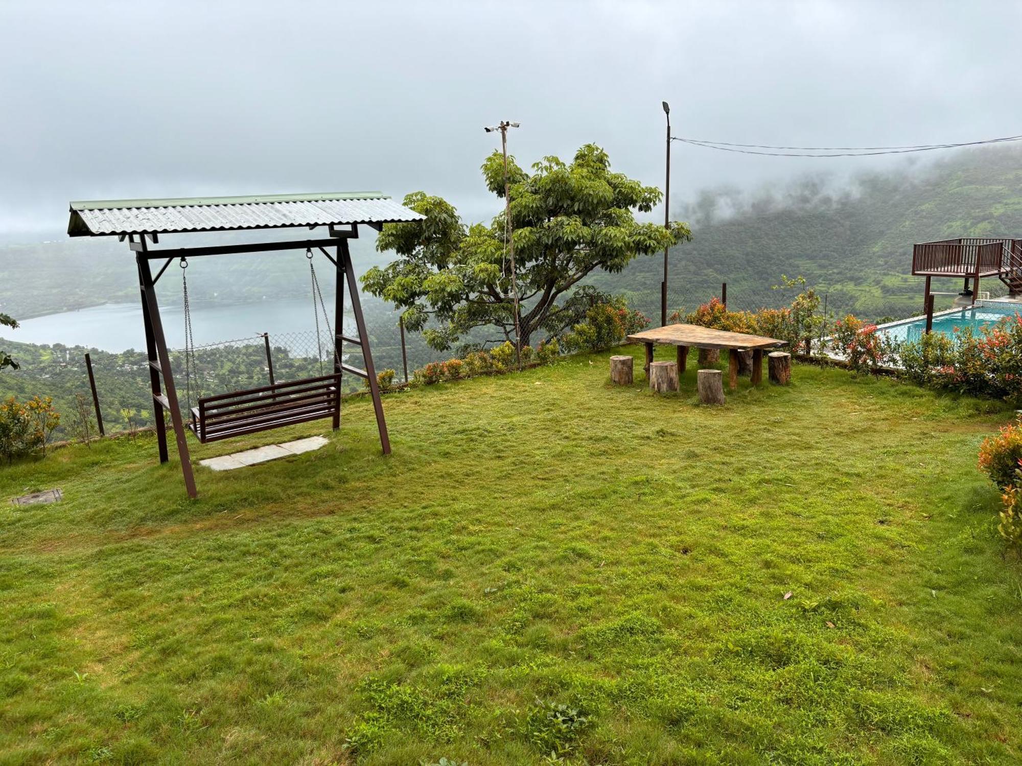 Paramount 3 Ac Bedrooms Hall Garden With Lake View Panchgani Exterior photo