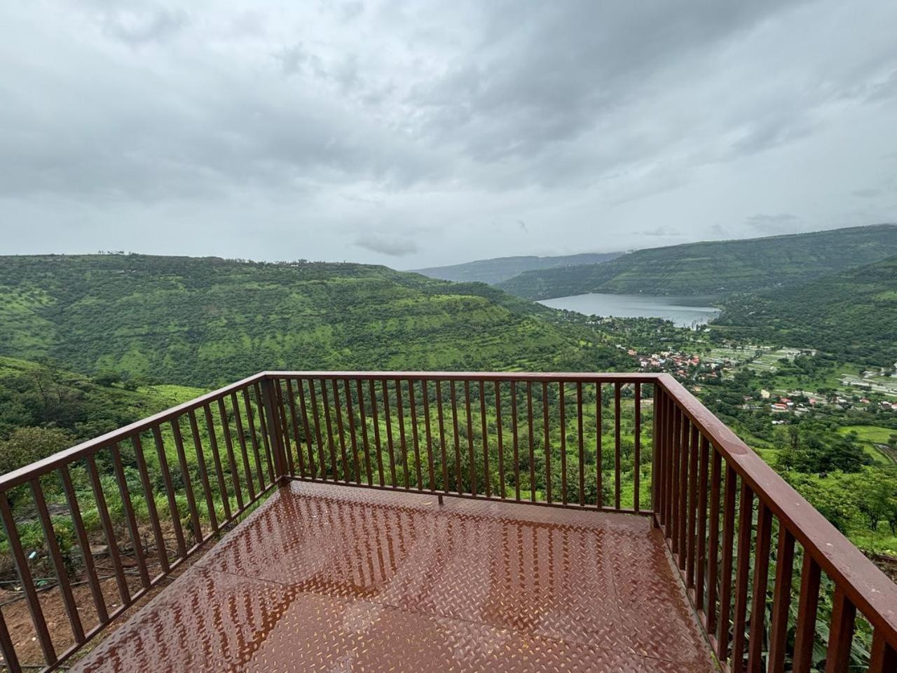 Paramount 3 Ac Bedrooms Hall Garden With Lake View Panchgani Exterior photo