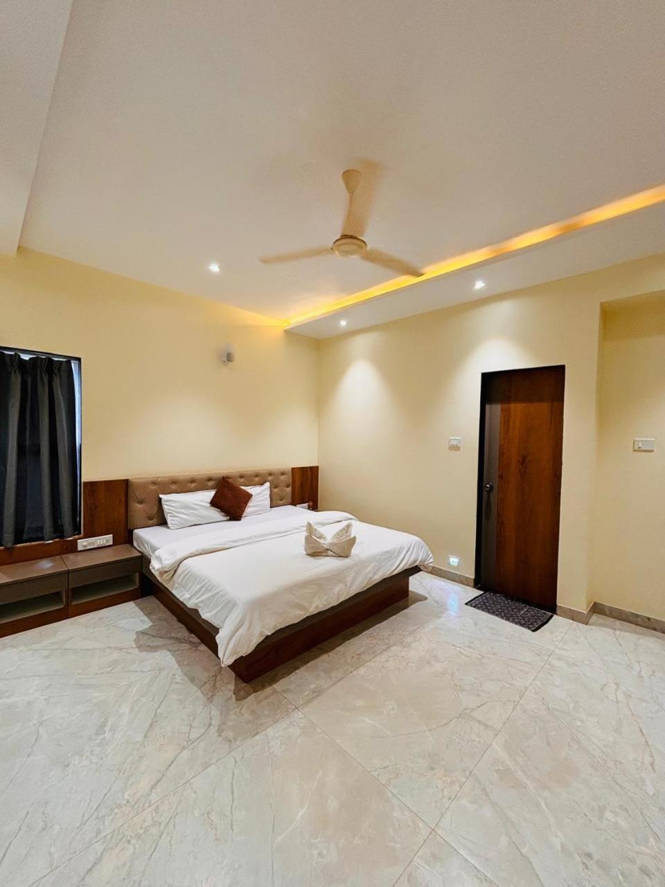 Paramount 3 Ac Bedrooms Hall Garden With Lake View Panchgani Exterior photo