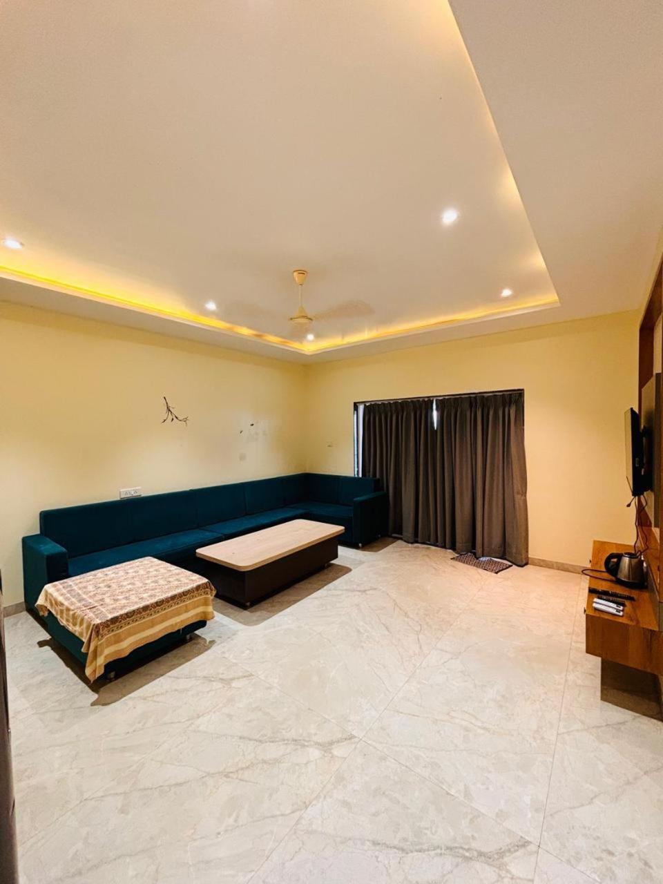 Paramount 3 Ac Bedrooms Hall Garden With Lake View Panchgani Exterior photo