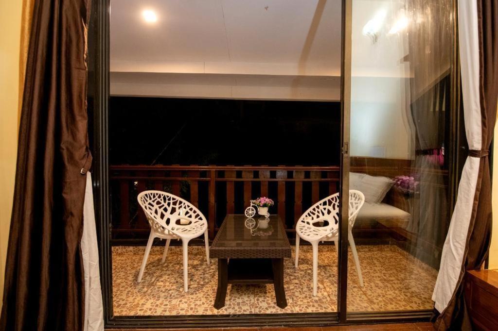 Paramount 3 Ac Bedrooms Hall Garden With Lake View Panchgani Exterior photo